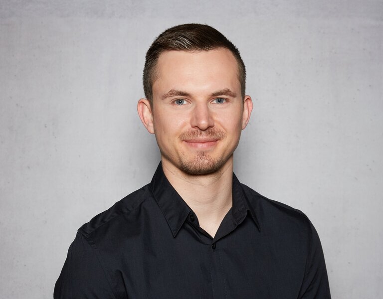 Simon Motz portrait