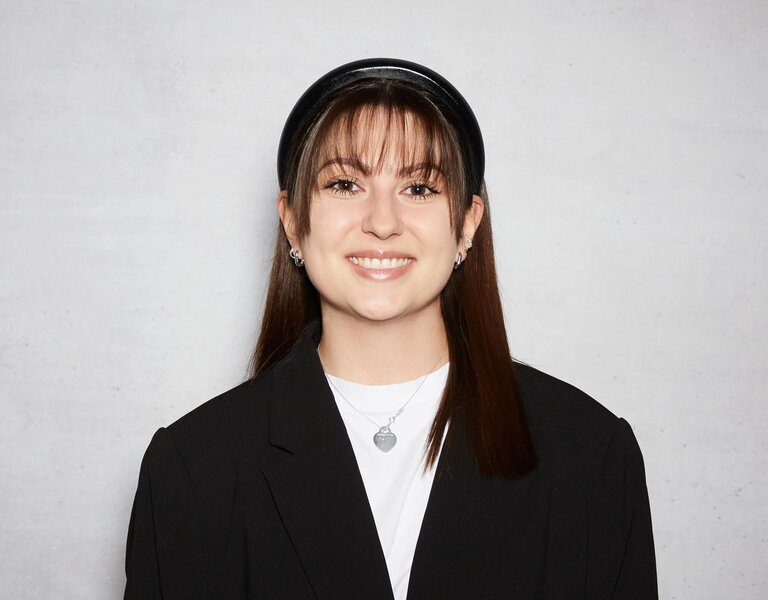 Sarah Schneider portrait