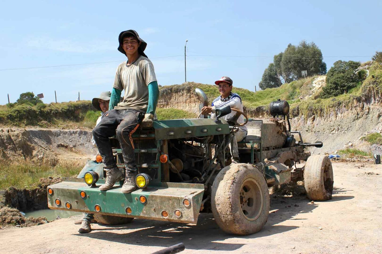 Climate Partner: Traktor mit zwei Männern